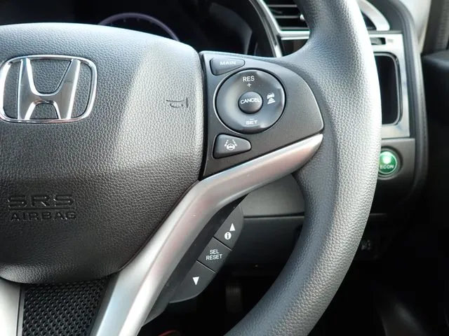 シャトル ハイブリッド 4WD(ホンダ)の車両写真