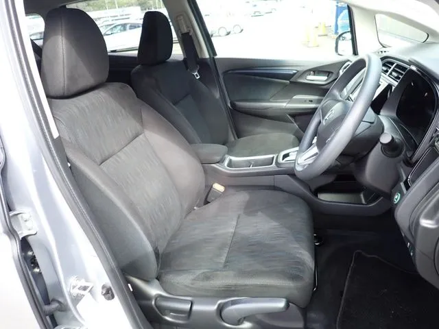 シャトル ハイブリッド 4WD(ホンダ)の車両写真