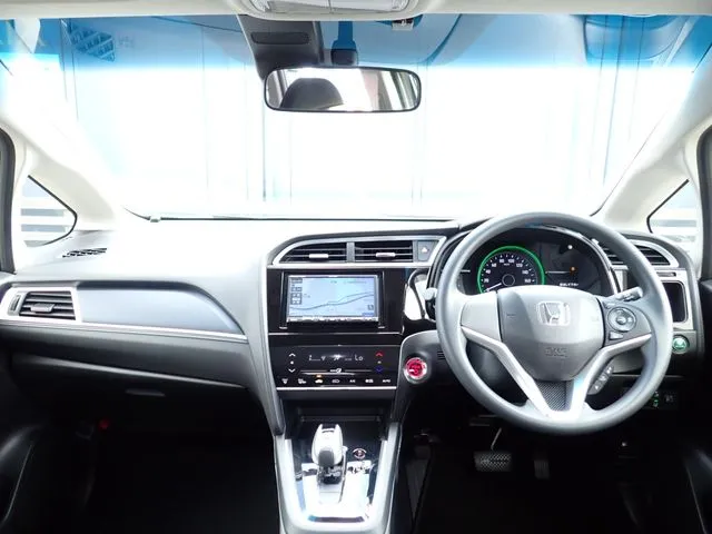 シャトル ハイブリッド 4WD(ホンダ)の車両写真