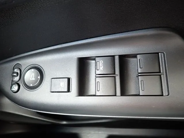 シャトル ハイブリッド 4WD(ホンダ)の車両写真