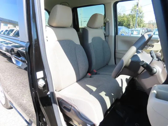 N BOX(ホンダ)の車両写真