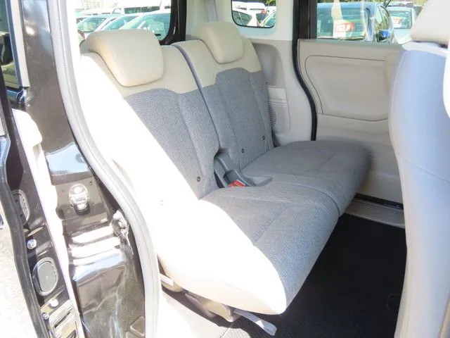 N BOX(ホンダ)の車両写真