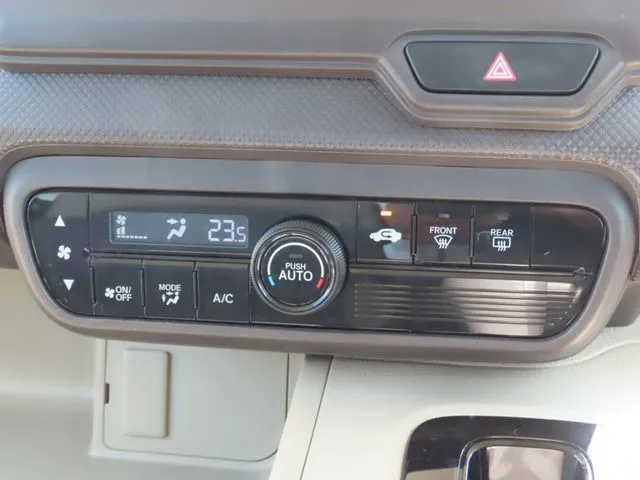 N BOX(ホンダ)の車両写真