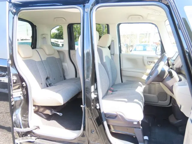 N BOX(ホンダ)の車両写真