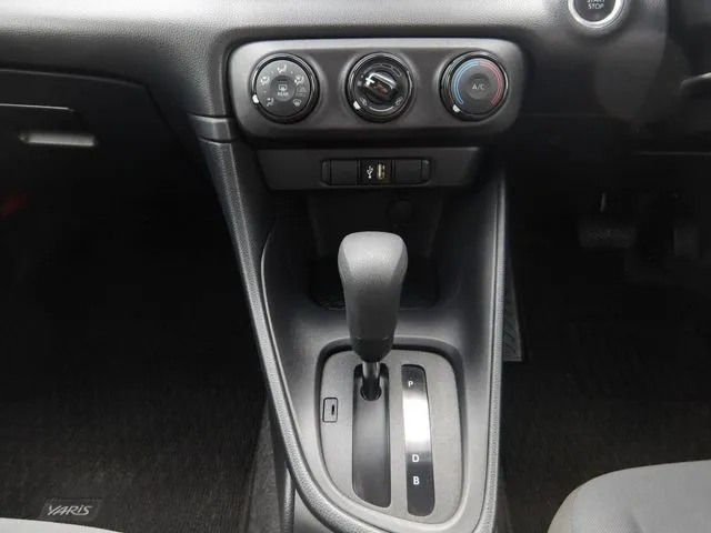 ヤリス（トヨタ）の車両写真