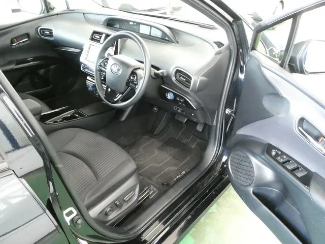 プリウス(トヨタ)の車両写真