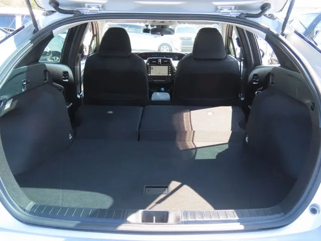 プリウス　４ＷＤ（トヨタ）の車両写真