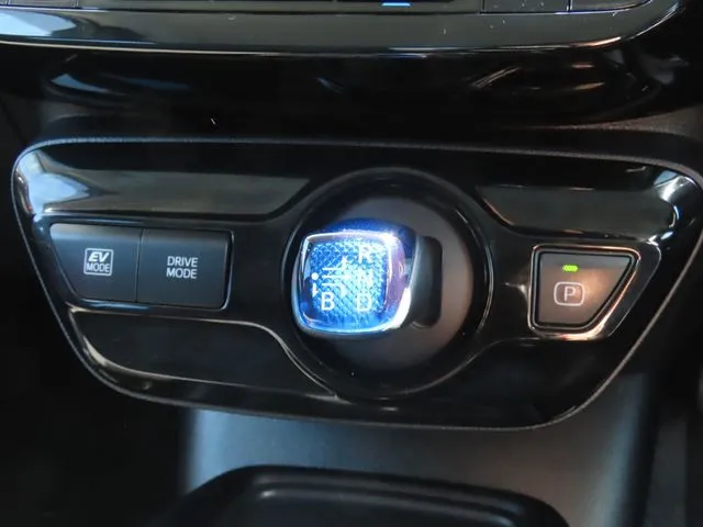 プリウス　４ＷＤ（トヨタ）の車両写真