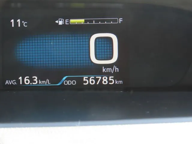 プリウス　４ＷＤ（トヨタ）の車両写真