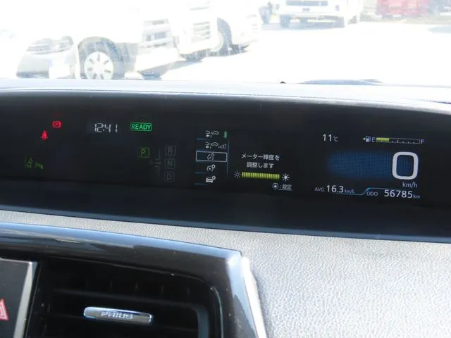プリウス　４ＷＤ（トヨタ）の車両写真