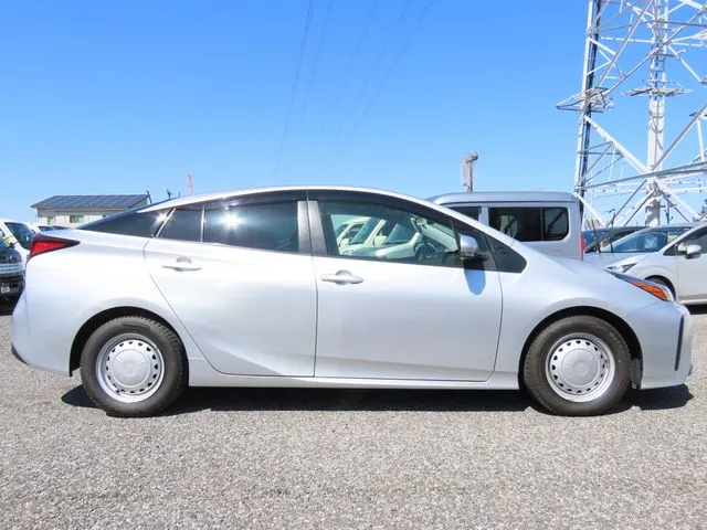 プリウス　４ＷＤ（トヨタ）の車両写真