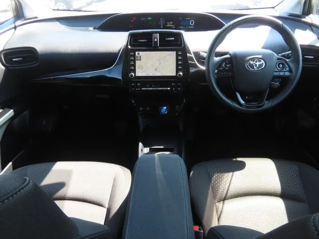 プリウス　４ＷＤ（トヨタ）の車両写真