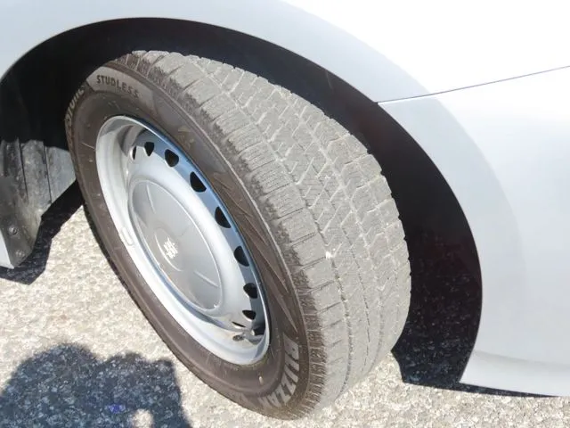 プリウス　４ＷＤ（トヨタ）の車両写真