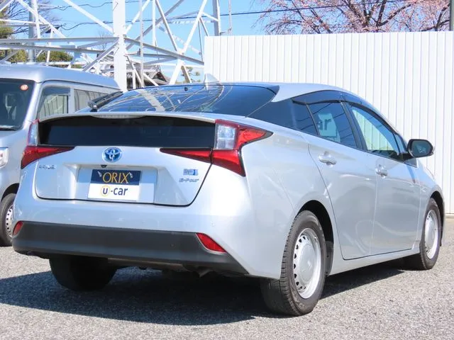プリウス　４ＷＤ（トヨタ）の車両写真