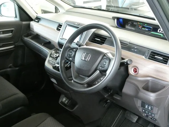 フリード　ハイブリッド（ホンダ）の車両写真