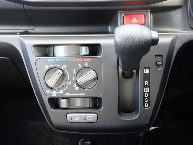 ミラ イース(ダイハツ)の車両写真