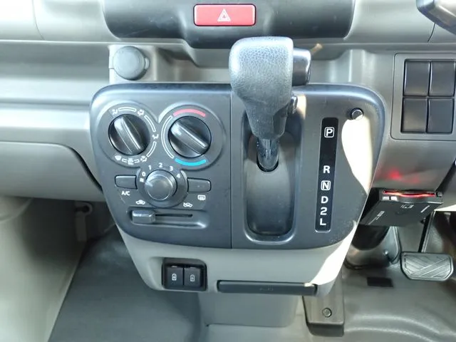 エブリイバン（スズキ）の車両写真