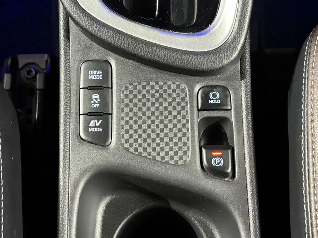 ヤリスクロス　ハイブリッド（トヨタ）の車両写真