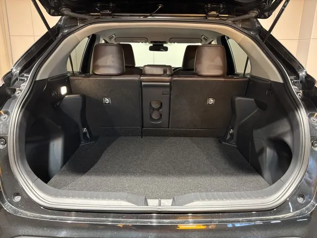 ヤリスクロス　ハイブリッド（トヨタ）の車両写真