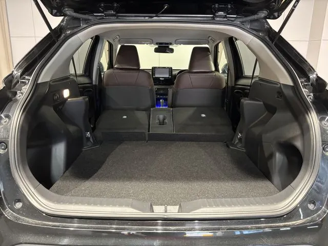 ヤリスクロス　ハイブリッド（トヨタ）の車両写真