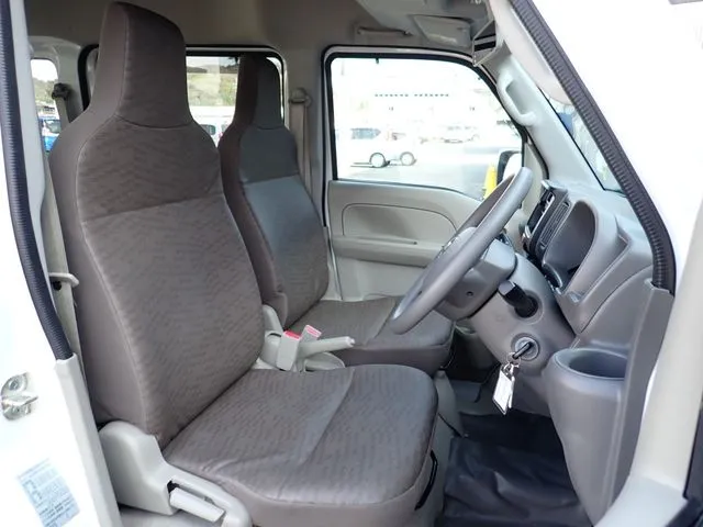 NV100クリッパー(ニッサン)の車両写真