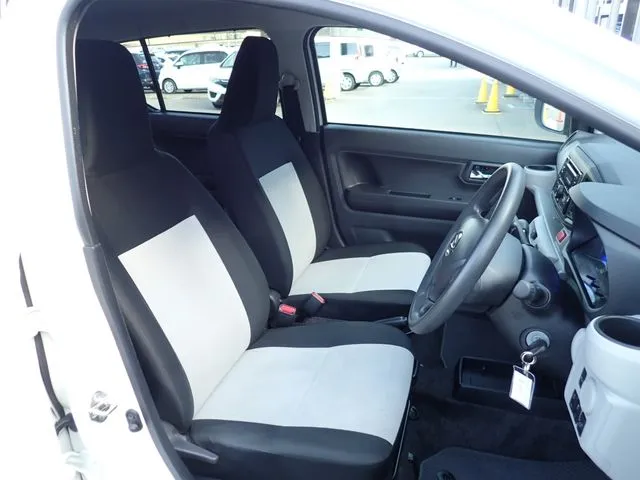 ミラ イース(ダイハツ)の車両写真