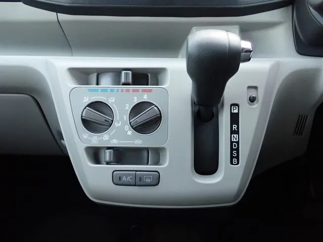 ミラ イース(ダイハツ)の車両写真