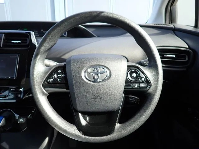 プリウス（トヨタ）の車両写真