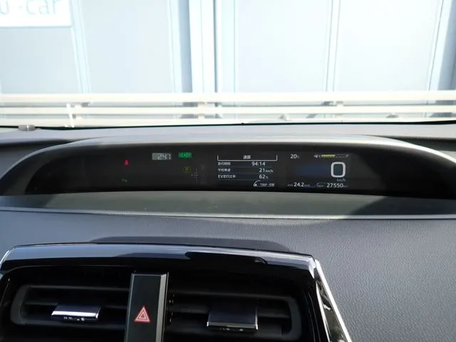 プリウス（トヨタ）の車両写真