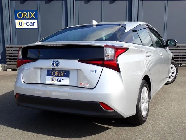 プリウス（トヨタ）の車両写真