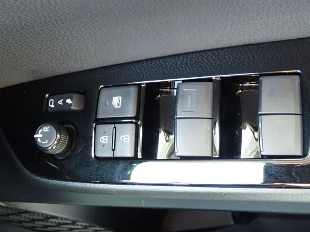 プリウス（トヨタ）の車両写真