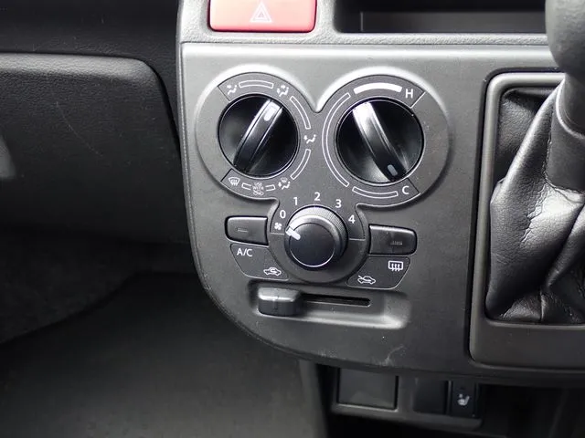 アルト　４ＷＤ（スズキ）の車両写真