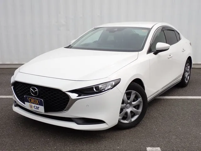 マツダ　ＭＡＺＤＡ３　セダン