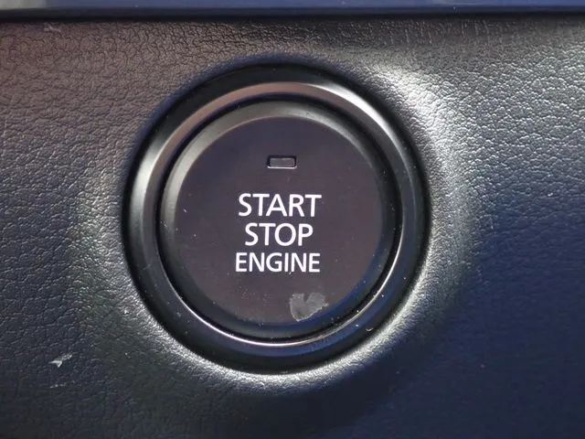 マツダ　ＭＡＺＤＡ３　セダン