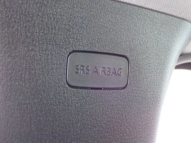 マツダ　ＭＡＺＤＡ３　セダン