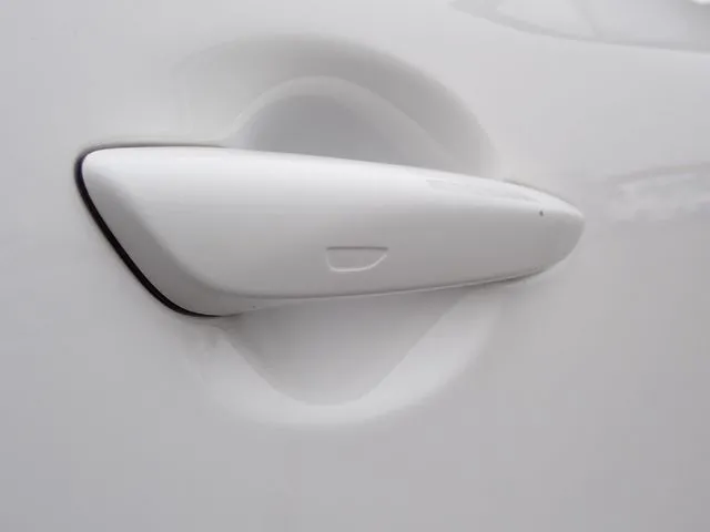 マツダ　ＭＡＺＤＡ３　セダン