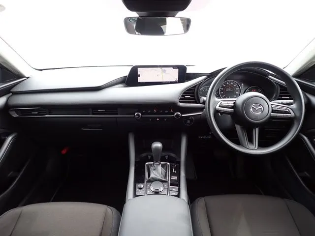 マツダ　ＭＡＺＤＡ３　セダン