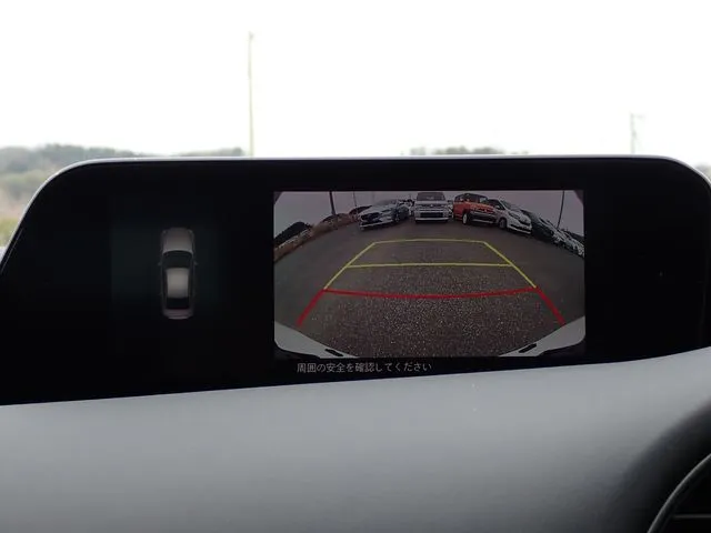 マツダ　ＭＡＺＤＡ３　セダン