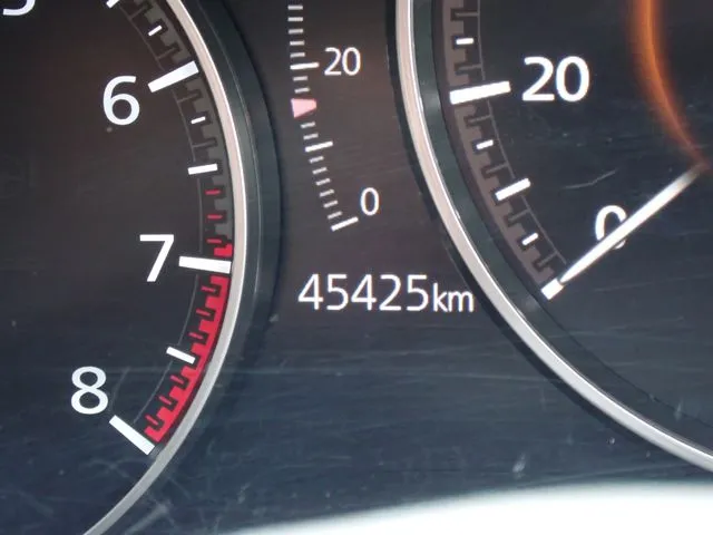 マツダ　ＭＡＺＤＡ３　セダン