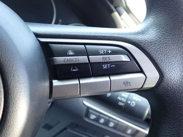 マツダ　ＭＡＺＤＡ３　セダン