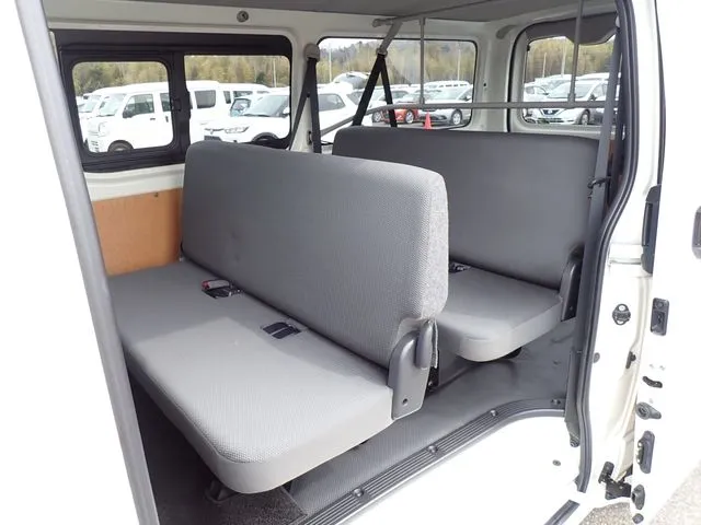 ハイエースバン 1.2t 2WD(トヨタ)の車両写真