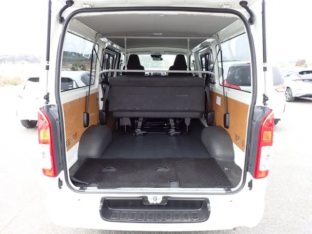 ハイエースバン 1.2t 2WD(トヨタ)の車両写真