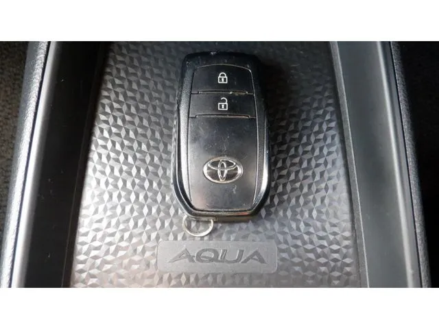 アクア（トヨタ）の車両写真