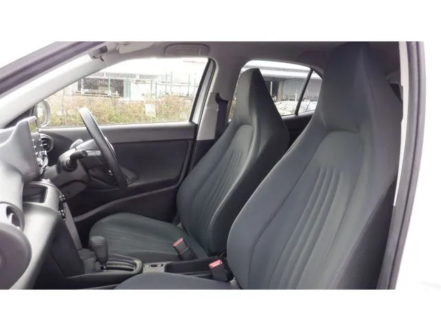 ヤリスクロス　ハイブリッド（トヨタ）の車両写真