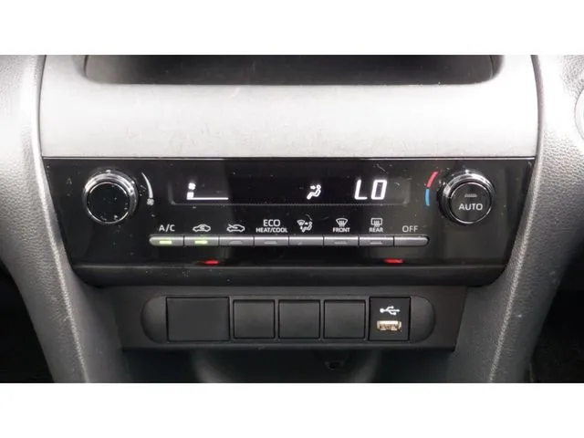 ヤリスクロス　ハイブリッド（トヨタ）の車両写真