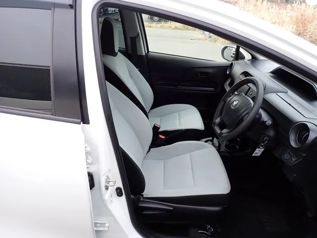 アクア（トヨタ）の車両写真