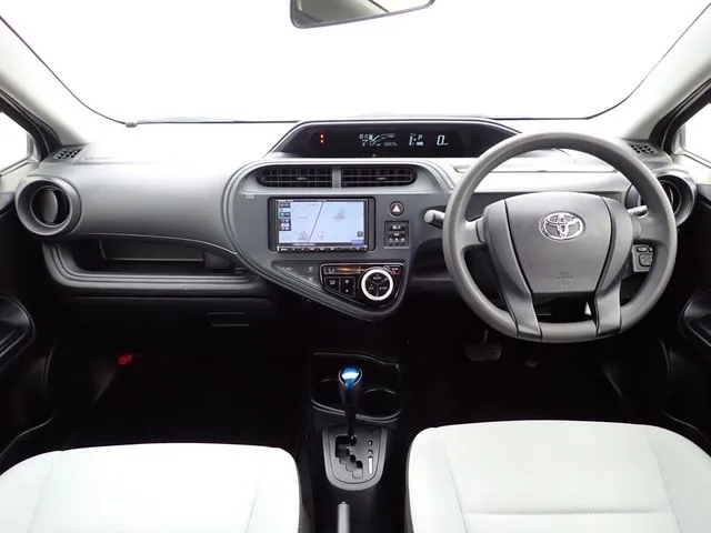 アクア（トヨタ）の車両写真