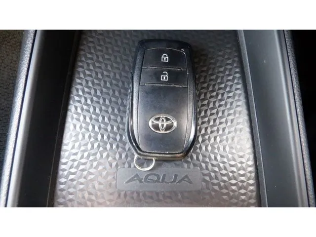 アクア（トヨタ）の車両写真