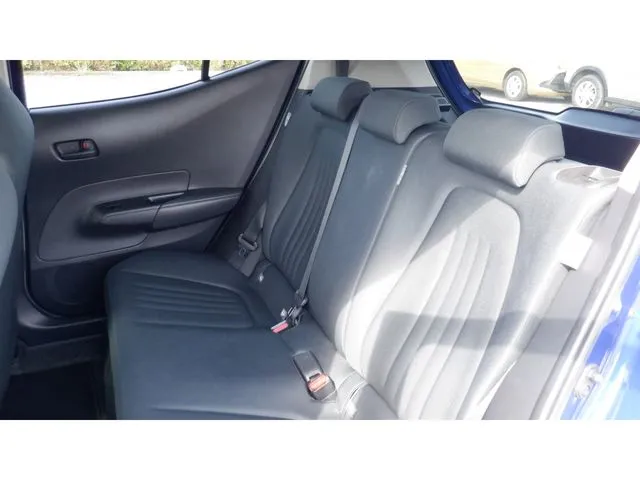 アクア（トヨタ）の車両写真