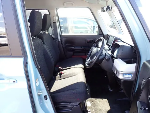 スペーシア（スズキ）の車両写真